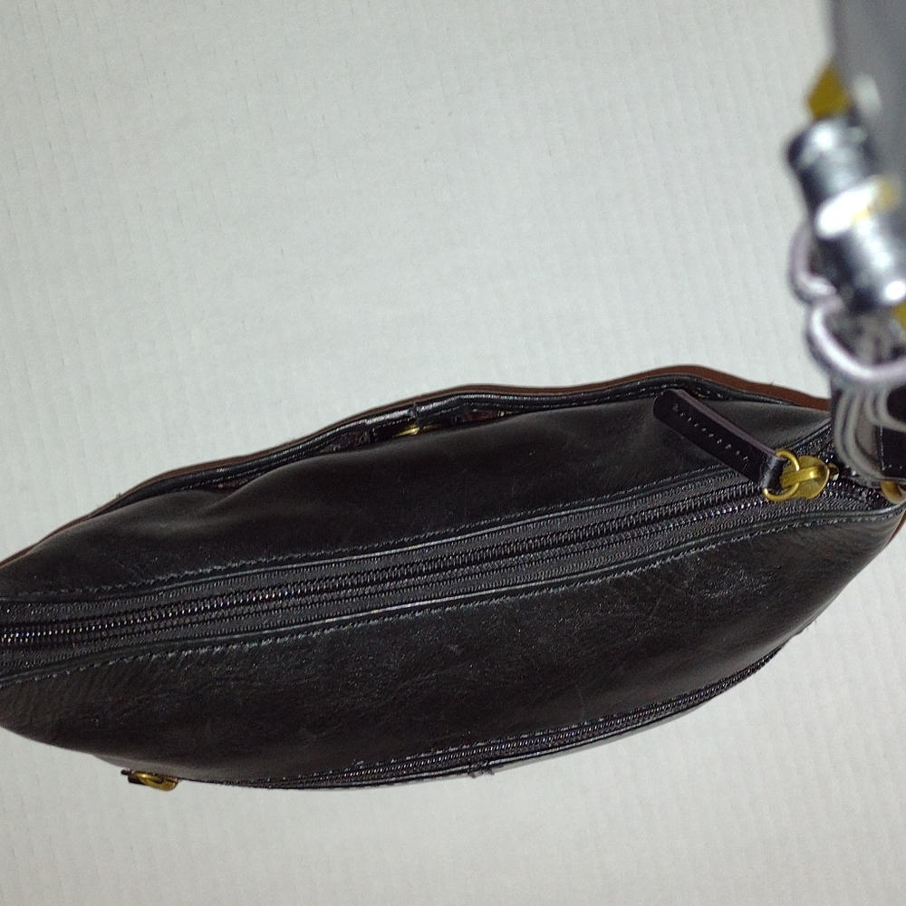 TIGNANELLO Black Genuine Leather Crossbody Bag w/RFID safe Credit Card holder - Picture 4 of 11